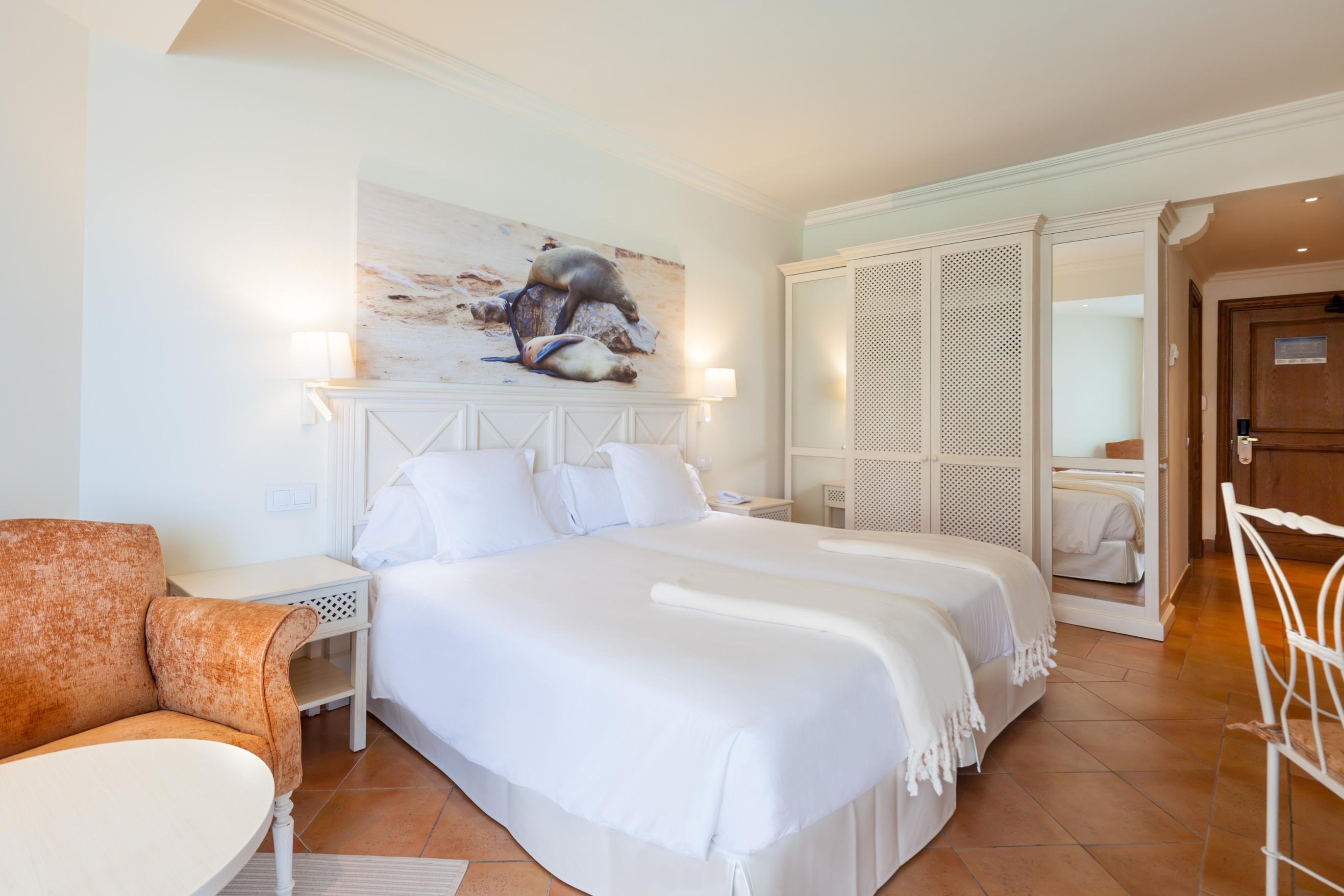 فندق إيبيروستار سيليكشن أندالوسيا بلايا شيكلانا دي لا فرونتيرا المظهر الخارجي الصورة A room at the hotel