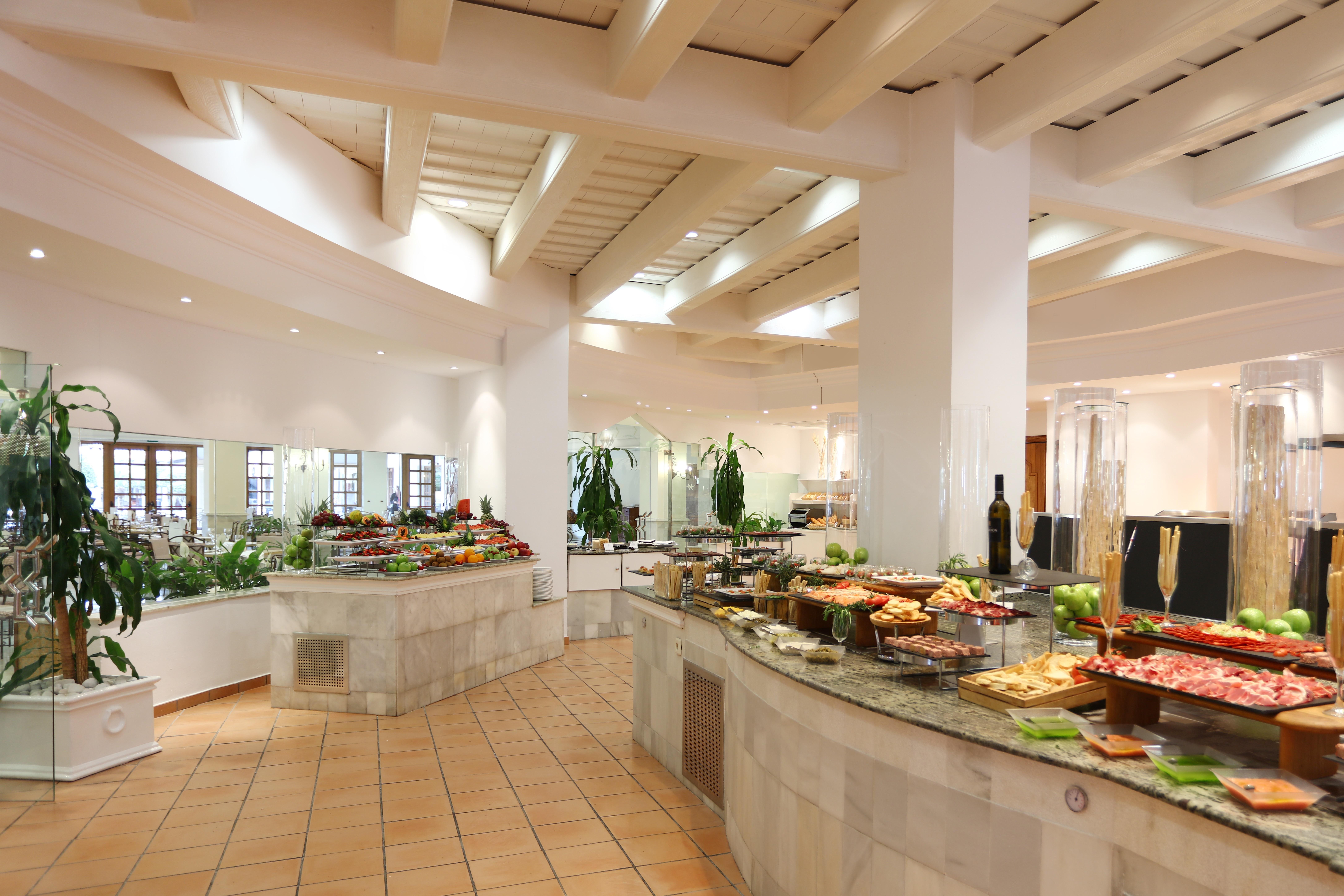 فندق إيبيروستار سيليكشن أندالوسيا بلايا شيكلانا دي لا فرونتيرا المظهر الخارجي الصورة The buffet at the hotel