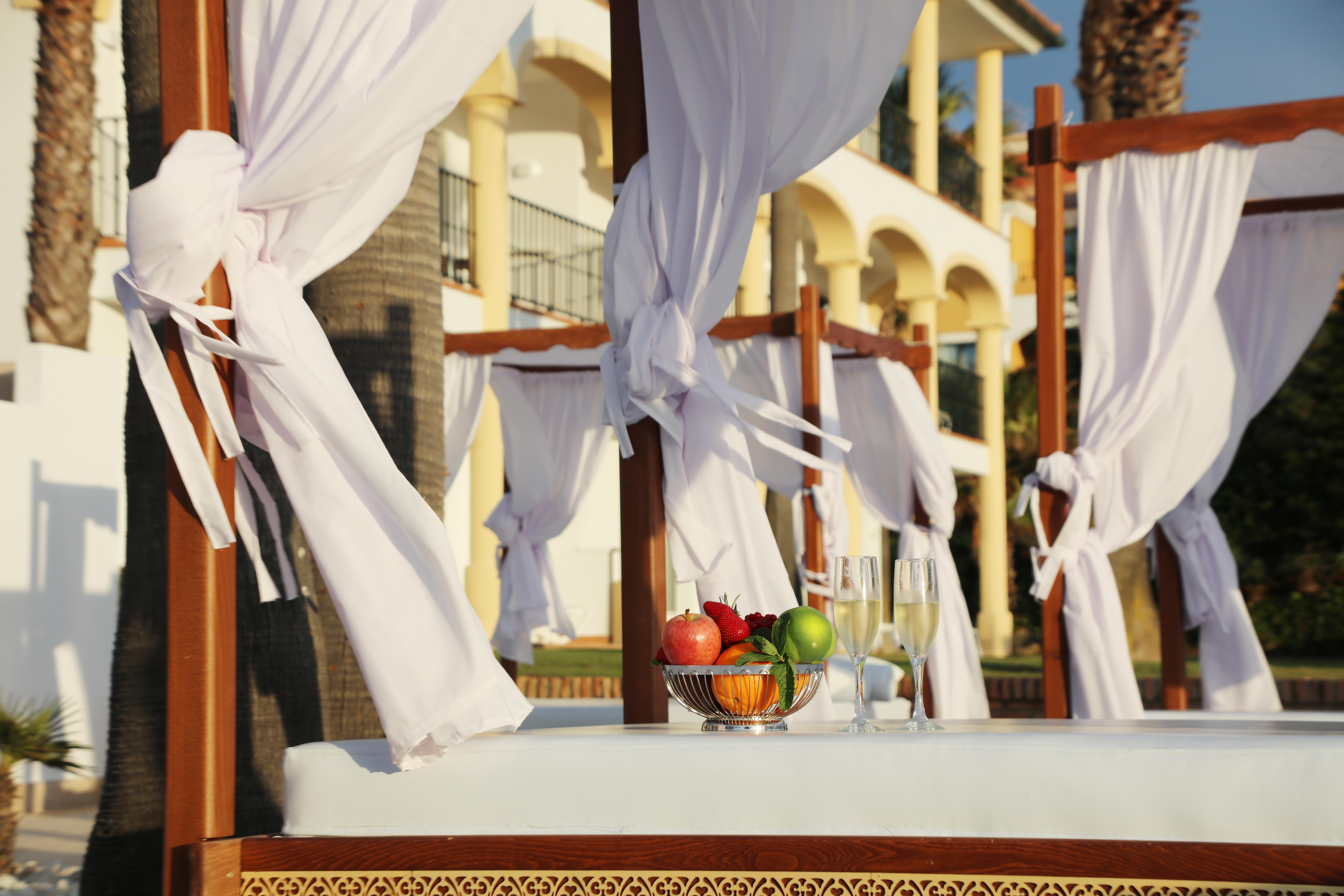 فندق إيبيروستار سيليكشن أندالوسيا بلايا شيكلانا دي لا فرونتيرا المظهر الخارجي الصورة A canopy bed