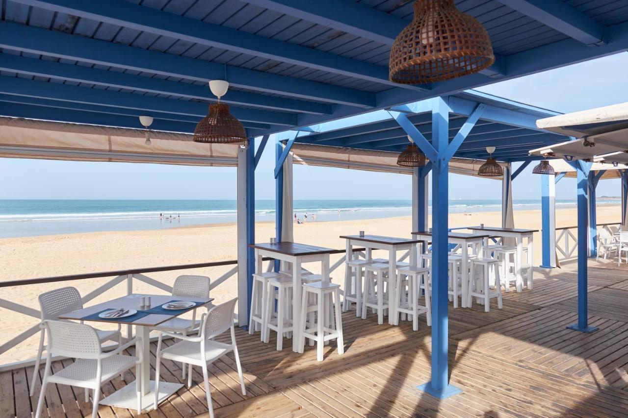 فندق إيبيروستار سيليكشن أندالوسيا بلايا شيكلانا دي لا فرونتيرا المظهر الخارجي الصورة Beach bar in La Paloma