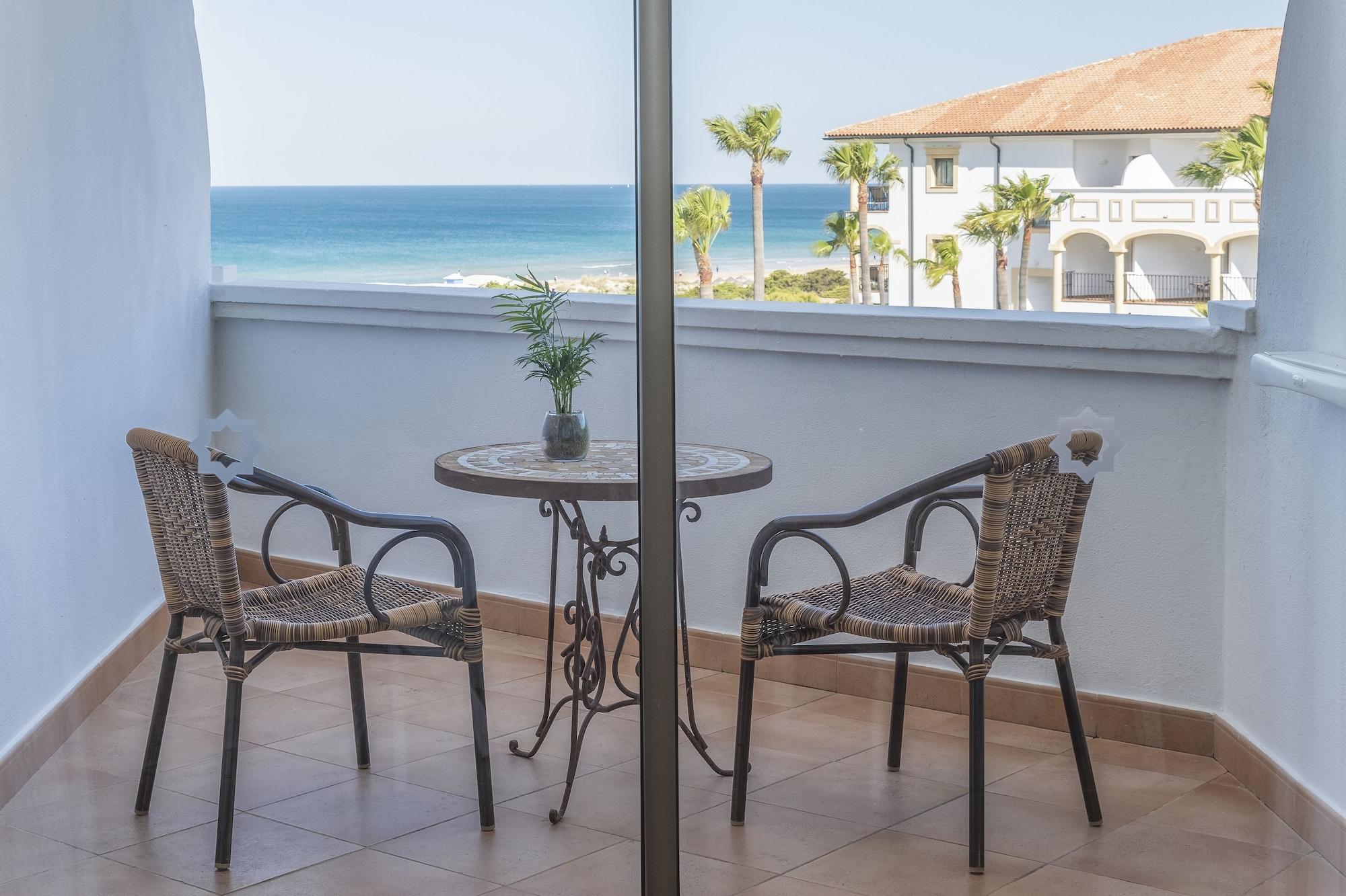 فندق إيبيروستار سيليكشن أندالوسيا بلايا شيكلانا دي لا فرونتيرا المظهر الخارجي الصورة A balcony