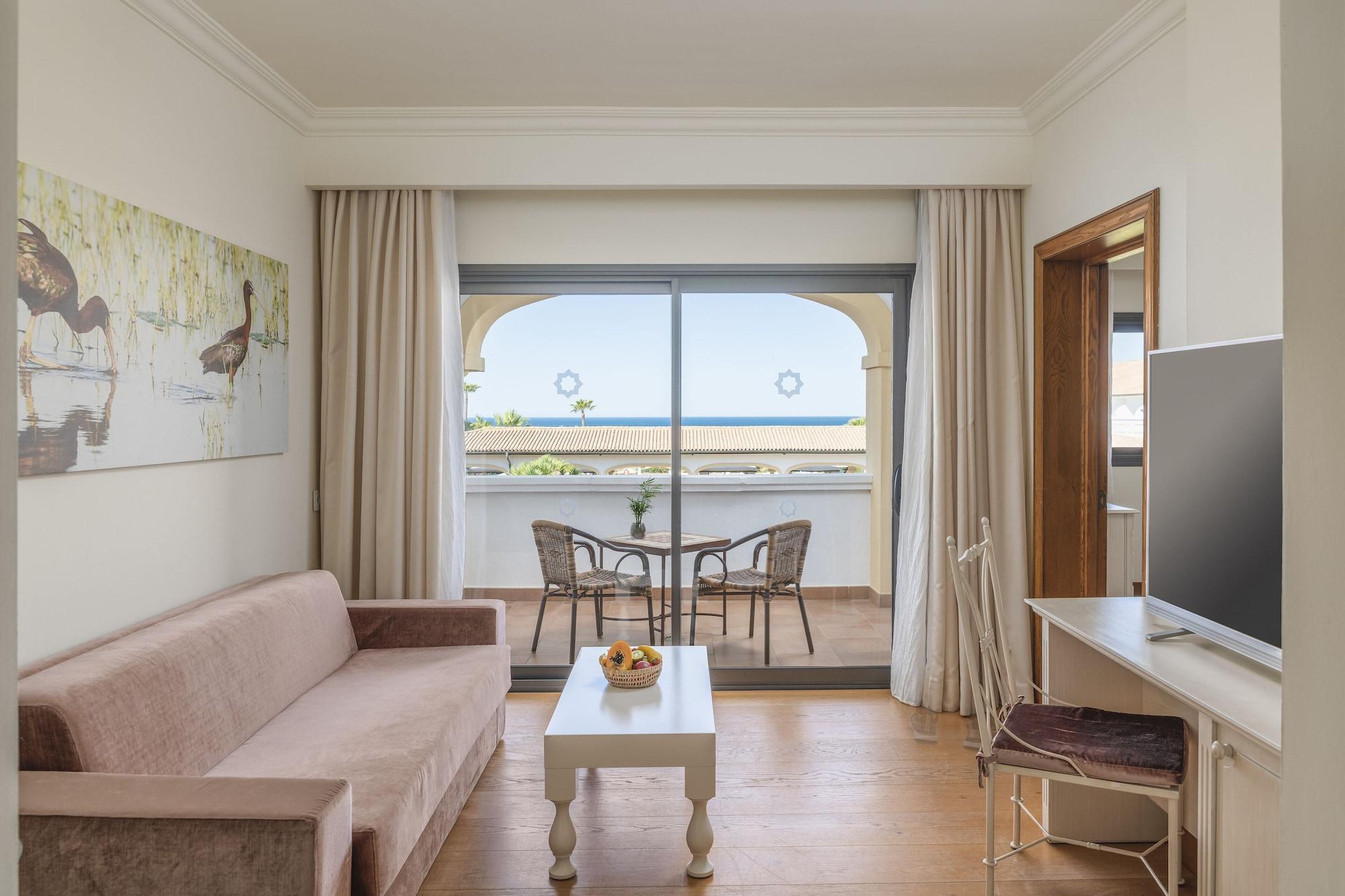 فندق إيبيروستار سيليكشن أندالوسيا بلايا شيكلانا دي لا فرونتيرا المظهر الخارجي الصورة A typical room at the hotel