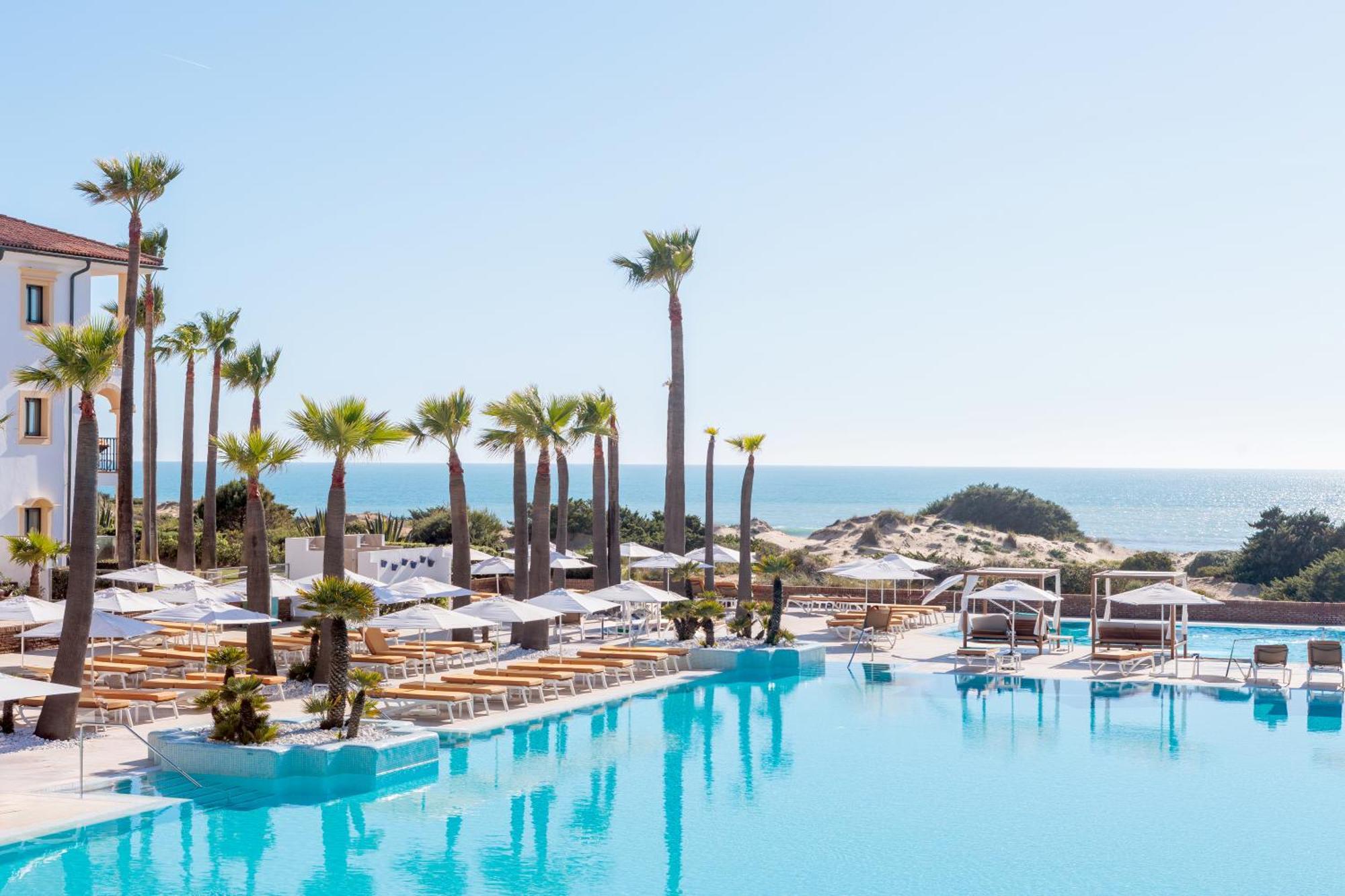 فندق إيبيروستار سيليكشن أندالوسيا بلايا شيكلانا دي لا فرونتيرا المظهر الخارجي الصورة The resort's main pool